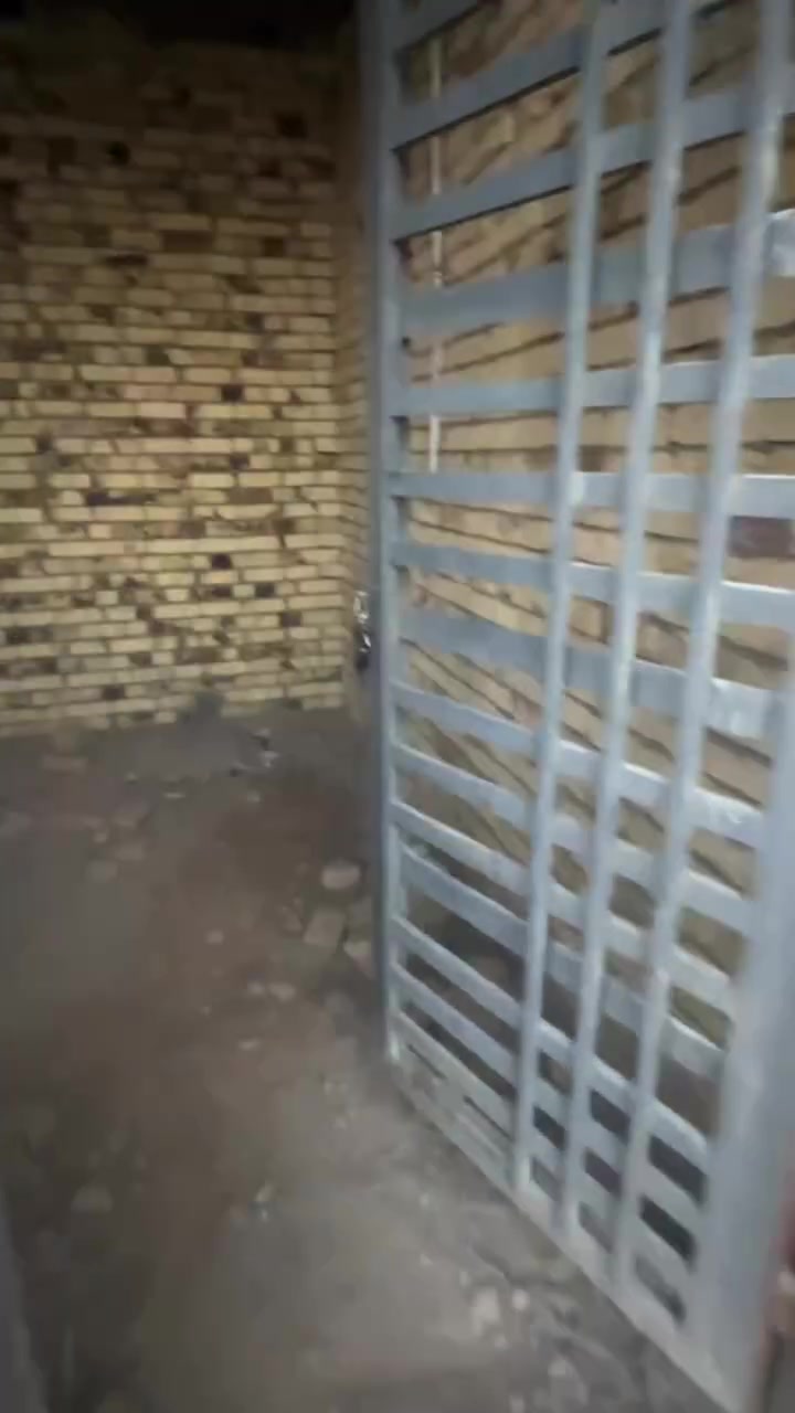 للبيع بيت رقم حي الغدير الثانيه ماسحه 200 م
معامله ب اسمي بيها تصوير جوي وتخطيط عمراني 
بنائخ يخبل والله رباط 40 وسكف كونكريت وجهه ع ساحه جبيره شارعه 10 مع كراج سيارات 
السعر 67 بي مجال قليل 
***********
