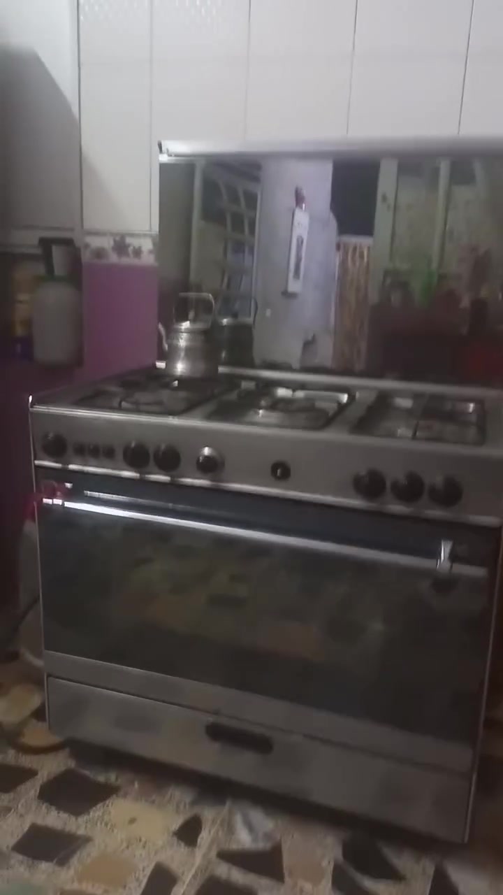 السلام عليكم غراض للبيع مستعمله قليل سعر الطباخ 175 وسعر لديوان 125 وسعر الكاونتر 250 واتصال عل رقم عل وتساب ***********qq
