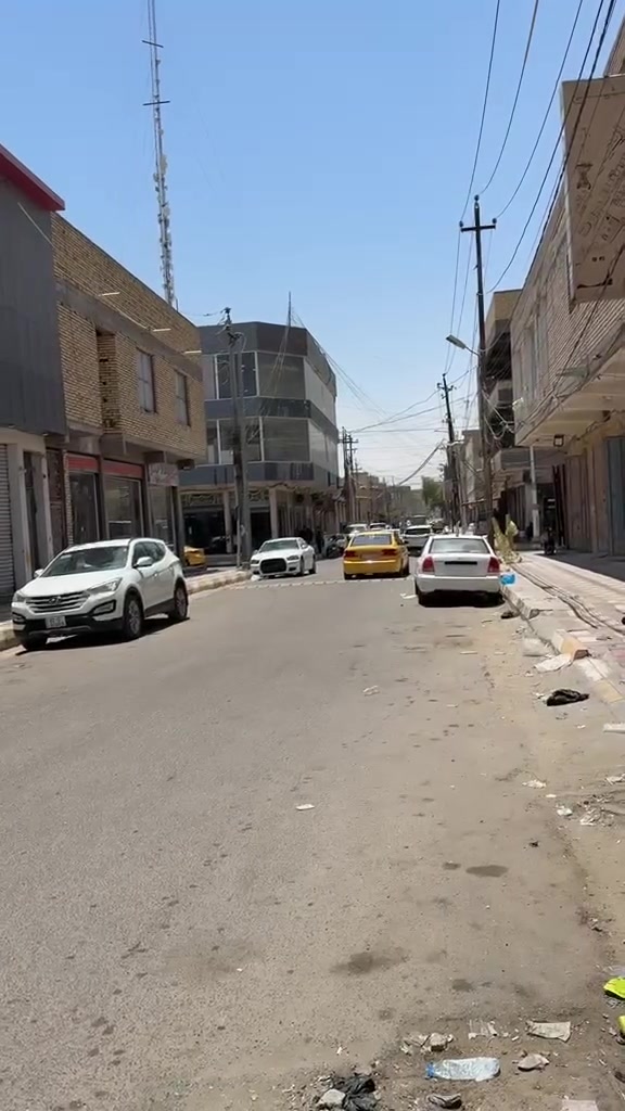 بنايه للبيع شارع عشرين مقابيل جامع الست لندلاً مكانه تجاري على شارعين مساحة 130مً ركن طابقين 
بناء قديم 🏘️
مكانه مميز جداً 

باقي تفاصيل بل فيدو 

السعر 290 وبيه مجال 

مكتب 💥التميز 💥للعقار 
الشموخ قرب جسر مشاة 

ستفسار ☎️***********
