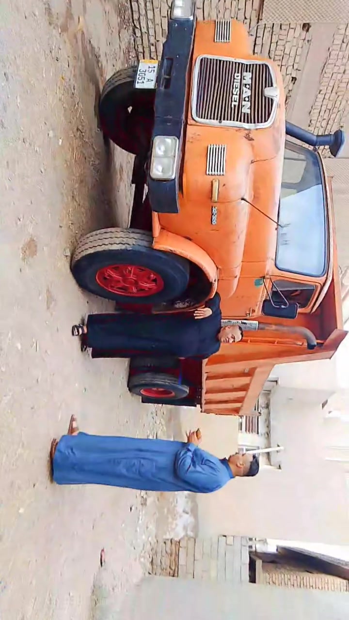 شاحنة • بدون تفاصيل