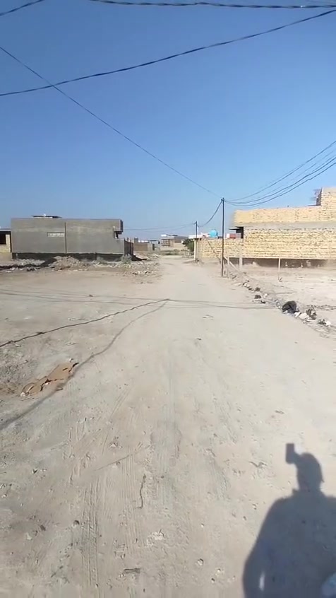 السلام عليكم 
قطعه ابو زراعي قريبه من مستشفى الكفيل تبعد عن شارع 30 حوالي 100 متر منطقه سكنيه كامل الخدمات المساحه 225 الواجهه 10 نزار 22 ونص الاستفسار الاتصال على الارقام الاتيه ***********
***********
