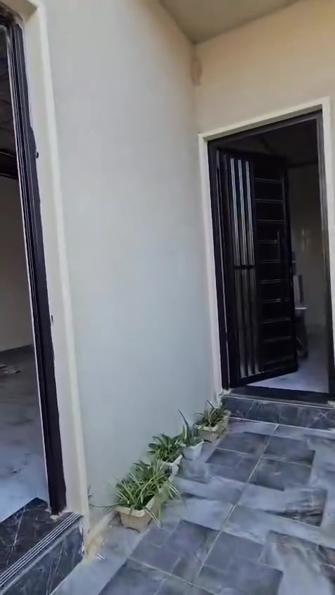 بيت  للبيع مساحه 150 متر طابقين بناء حديث,, البيت نقد ما مطلوب للجمعيه سعر البيت 110 مليون وبي مجال الواجهة(( 7 )) ونص 5 غرف نوم,
مطبخ استقبال هول مشتملات كراج سياره الاستفسار مع مكتب الشارقة اتصال على الارقام التاليه *********** ***********,
