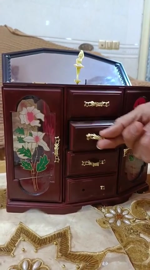 تحف وانتيكات وصحون مصوره جميله جدا  (  ابيع شلع  ) مكاني كربلاء ***********

