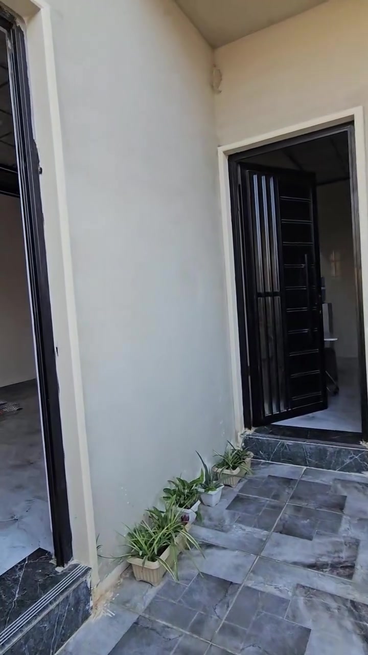 🏠 بيت للبيع – جمعية النفط
📍 الموقع: جمعية النفط، قرب تربية الثانية
📐 المساحة: 150 م²
🏢 البناء: طابقين – بناء حديث
💰 السعر: 110 مليون قابل للتفاوض

✨ مواصفات البيت: • 5 غرف نوم
• مطبخ
• هول استقبال
• مشتملات
• كراج سيارة

📞 للاستفسار والتفاصيل:
مكتب الشارقة للعقارات

📱 ***********
📱 ***********
