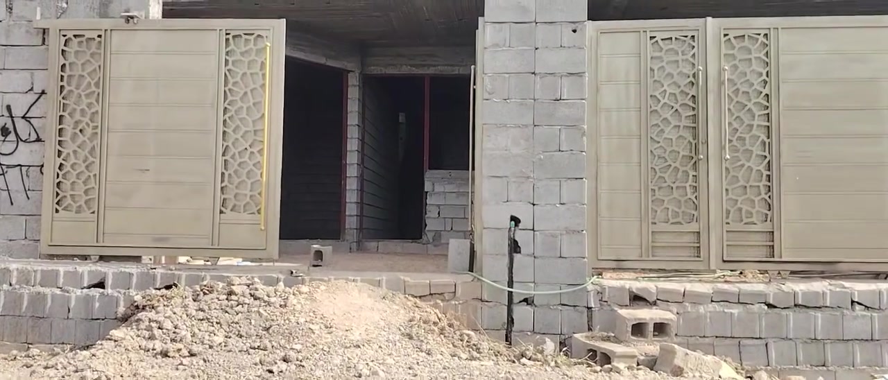 هياكل للبيع عدد 2 ركن طابو صرف بأسمي باب الدرب  ال 14 شرقي بعقوبة
مساحة كل هيكل 125 متر 6:25 * 20
 يحتوي على
غرفة نوم 6*4
 استقبال 6*4
مطبخ 5 * 2:25
 صاله 6* 5
صحيات داخلية وصحيات خارجيه
منور
ستاره وبيتونه كامله
شارع 15 متر
رقم القطعه 14/1651
للاستفسار ***********

