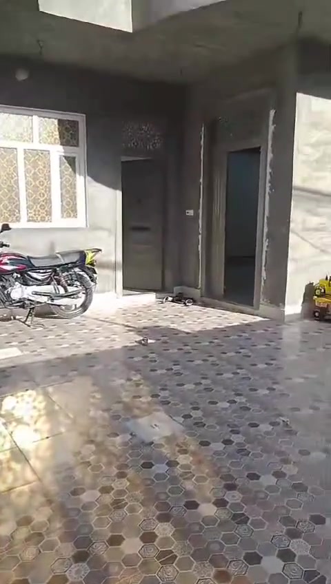 سلام عليكم بيت لبيع مساحه 200 متر طابو زراعي سند 25 موقع بهرز حي صدام خلف جامع قدوس للستفسار رقم صاحب الدار *********** واتساب او تصال رقم الثاني ***********
