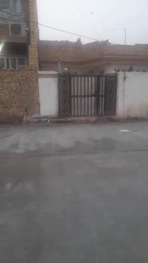 اسلام عليكم عندي بيت طابو صرف فلاحية شارع المركز المساحه ١٤٧الطابق الأرضي غرفتين اوهول واستقبال اومطبخ صحيات خارجية الحمام طابق واحد السعر ١٢٠مليون الاستفسار الاتصال علة رقم ***********
