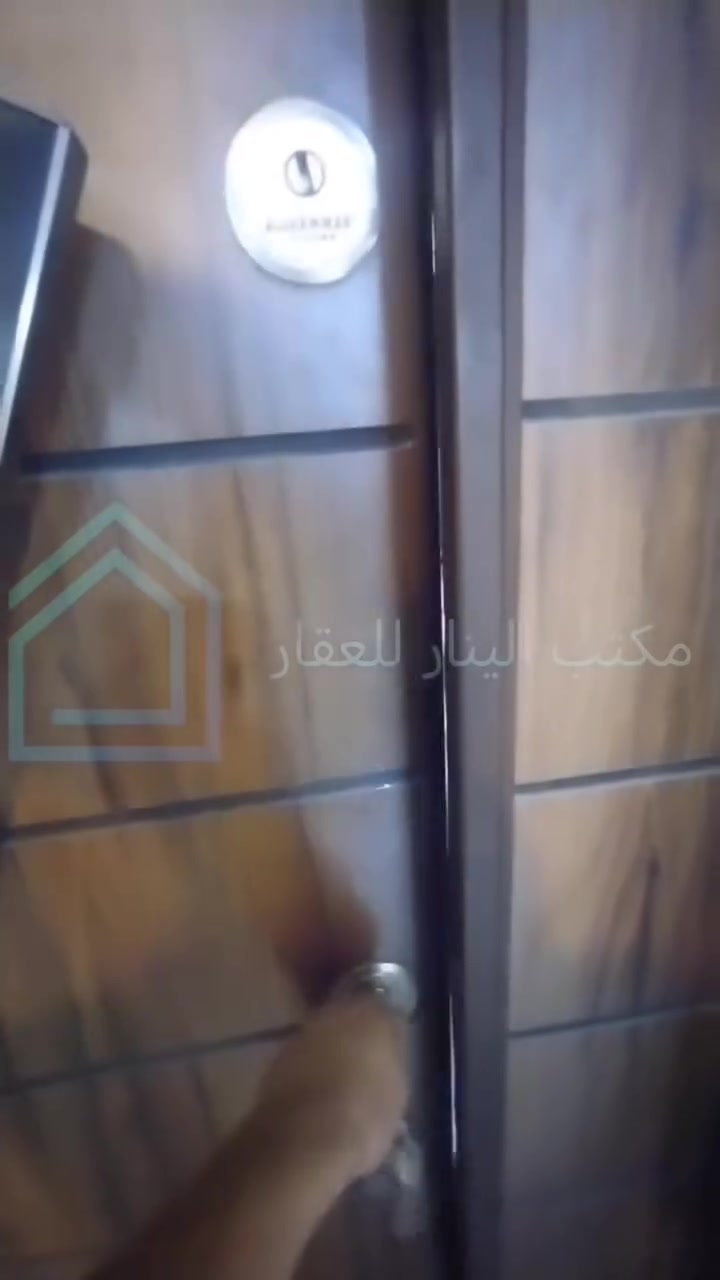 🏠#شقة_للأيجار بناء حديث  في حي الخضراء محلة 639
🔵تحتوي على غرفتين وصالة  ومطبخ وخدمات عدد 2 

🔴طابق ارضي مدخل عماره 🔴

✅الأيجار  850وقابل للتفاوض ✅

      للأستفسار اكثر الأتصال على الرقم
               📱***********📱

            🔴مكتب الينار للعقــــــار🔴
