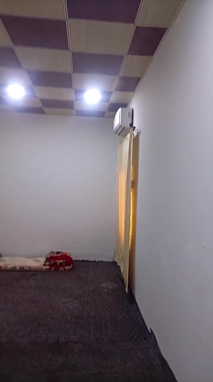 غرف،للاجارمن،ضمن،بنايه،
البصره،بريهه.قرب،جسرالمحاكم***********
