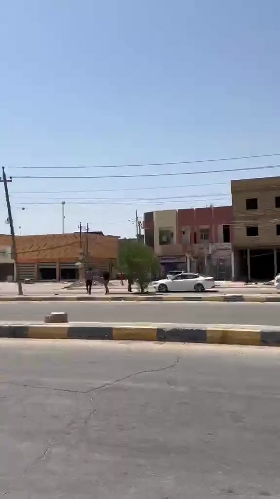 🏡 دار مميز جداً للبيع – موقع استثماري وسكني راقي 🏡
لكل من يبحث عن الراحة والموقع الاستراتيجي، فرصة ممتازة لا تُفوّت!
📍 الموقع: حي الثقافي – مقابل حي الجامعة (البيت ركن، برقم 414، مجاور لمسبح الجامعة).
📐 المساحة والنوع: دار ركن  الدار مكون من غرفتين وبراني وصحيات داخليه وخارجيه وكراج سياره البنا قديييييم– طابو زراعي 25 (سند) مع توفر كافة الأوراق الثبوتية والملكيات الأصولية.
✨ مميزات وجاهزية الدار:
▪️ متوفر إنترنت ضوئي سريع.
▪️ ماء إسالة متواصل.
▪️ كهرباء وطنية + خط مولدة.
▪️ منطقة متكاملة الخدمات وهادئة وموقعه جداً مميز وقريب من كافة المرافق.
🎬 شاهد الفيديو المرفق للتفاصيل والتقسيم الداخلي للدار.
📞 للتواصل والحرص على المعاينة والاستفسار:
📱 ***********
📱 ***********
