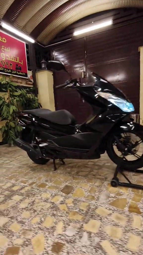 للبيع ( PCX) الجيل الثاني (150) ( ياباني) للاستفسار/***********/ حاوية رمبة مكفولة كفالة عامة من معرض دبي لبيع الدراجات اليابانية والكهربائية الاعضمية قبل خروج الكم بإدارة مهند الدبي
