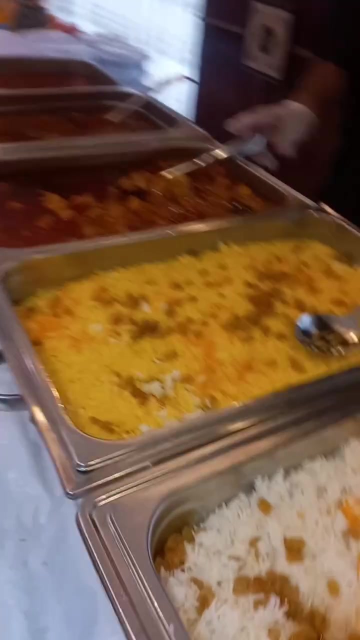 ماأحب انشر الطعام ولكن....ثلاث وجبات طعام والاحرام والجنطة الكبيرة والصغيرة كل هذا وذاك بسعر من يخرج بدونهن!!والفندق قريب الحرم بفضل الله تعالى، طبعي أرضى بالرزق القليل من أجل المعتمر يعتمر على علم وينتفع بإذن الله...والكل تشهد بفضل لله بذلك.  عمرتنا بشهر العاشر وعلى الأرقام ***********و*********** ورقمي السعودي ٠٥٦٤٦٦٠٤٢٨
