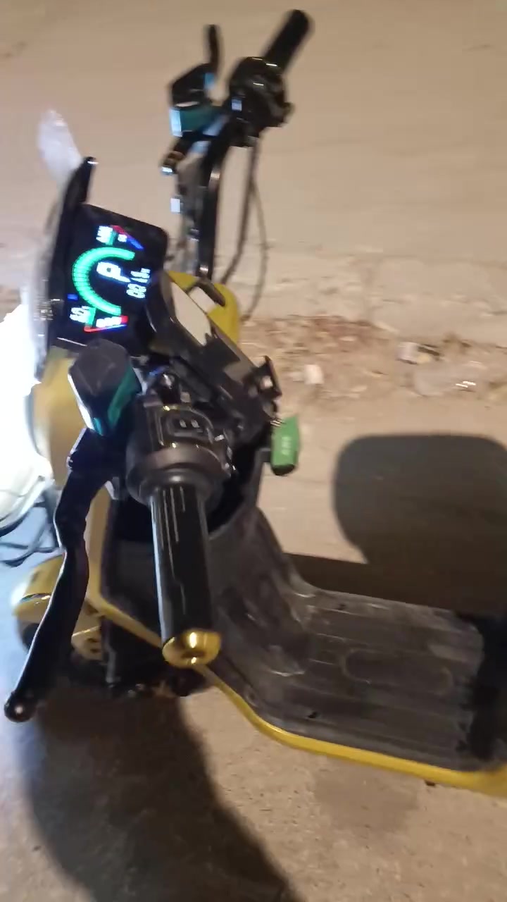 السلام عليكم دراجه R 9. للبيع وكتله AHE خمسه باتري 32 امبير امس نازله من الوكيل السعر 550. للتواصل *********** مكان نجف
