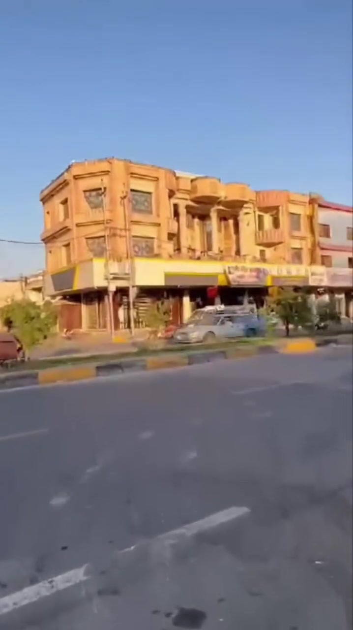 🏡 بيت للبيع - حجة ملك صرف (بناء حديث)
​فرصة ممتازة لامتلاك منزل واسع ومتكامل بكافة الخدمات وبناء حديث في موقع حيوي!
​المساحة: 226 متر مربع
​الأبعاد: الواجهة 12 متر × النزال 20 متر
​الملكية: حجة ملك صرف 📜
​سنة البناء: 2014 (بناء حديث)
​الموقع: شارع كراج بغداد - الفرع المقابل لمطعم كليل أبو الكص
​الخدمات: كاملة ومخدومة بالكامل (ماء، كهرباء، مجاري، تبليط)
​🔹 تفاصيل المنزل:
​الطابق الأول: غرفتين نوم + صالة كبيرة + استقبال + مطبخ + مجمع صحيات + منور
​الطابق الثاني: غرفتين نوم + بيتونة + سطح واسع
​📞 للاستفسار والتواصل: ***********
***********
