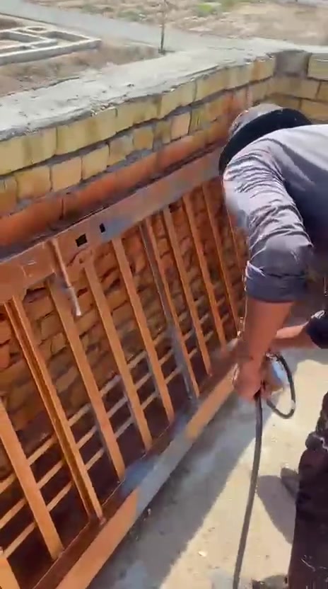 صبغ شبابيك حسب طلب أبو البيت
مو كل شباك ينصبغ بنفس اللون…
إنت تختار اللون، وإحنا ننفذ بذوق وإتقان. ✨
🔸 تجديد كامل للشبابيك
🔸 ألوان حسب الرغبة
🔸 شغل مرتب ونظيف
🔸 نخلي القديم يرجع بحاله و جديد
🏠 غيّر شكل بيتك بتفاصيل بسيطة… والنتيجة تفرق.
📞 للحجز والاستفسار: ***********
📍 ميسان واسعار مناسبه

نص مكتوب في الصور:
- Samsung Galaxy A06 5G