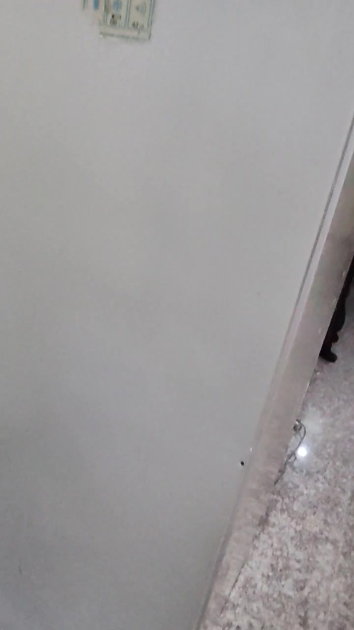 مجمده عاموديه ماركت فستل ٢٠ قدم نضيفه كلش عل فحص 350 وبيهه مجال مكاني ناحيه الوحده قرب مجمع بسمايه