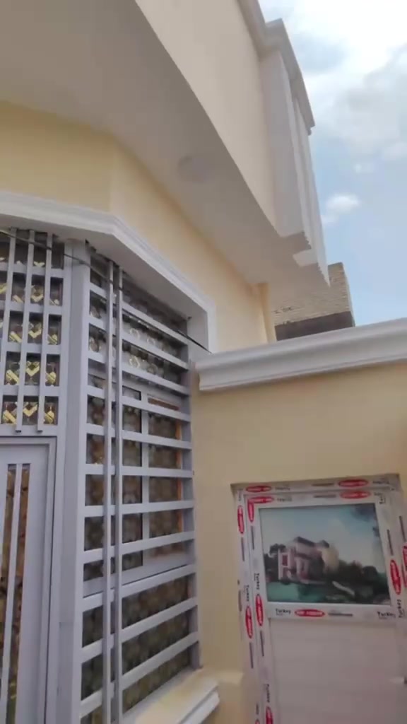 بيت بحي الميلاد نجف الشرف مساحة ١٠٠م طابق واحد جديد سعر ٩٢مجال قليل بسم راعية مباشر البيت جديد على شارع ١٥مفتوح من شارع الحوالي موقع حلو وبناء حلو شراي يتصل ***********👈ملاحضه👉يوجدالدينابيوت تطلوعه بحي نداء فقط
