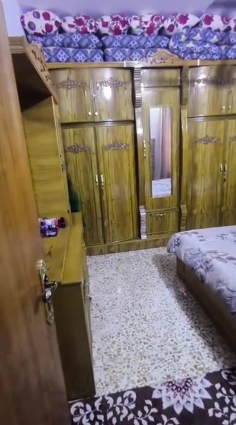 السلام عليكم دار للبيع كربلاء بالجاير بالسوك قريب على شارع الجاير  جدا و قريب على مرقد الامام الحسين مشي ربع ساعة و بالسيارة 5 دقائق المساحة 200 متر البيت الكبير 150 متر طابقين 4 غرف و المشتمل 50 متر طابق و نص غرفتين سند25 قرار محكمه السعر عل الخاص للاستفسار*********** راسلوني خاص
