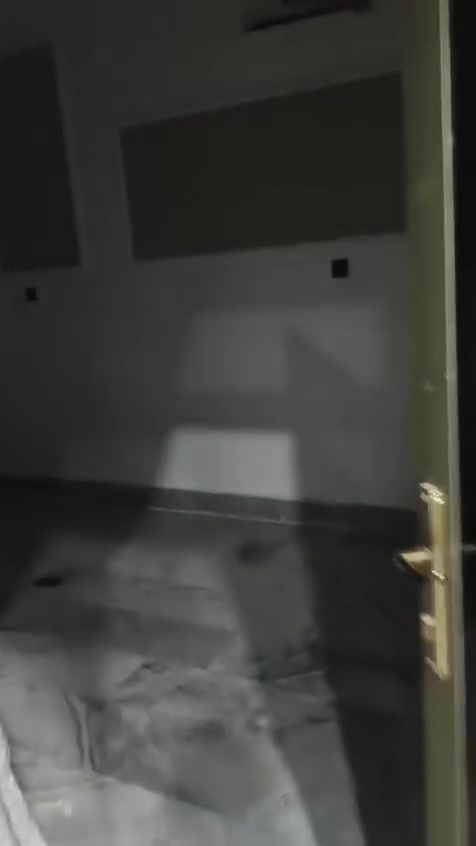 بيت البيع طابقين مساحه 120طابو سند زراعي بيت كامل بعد جديد بيت كله مرمر جغيفي ثانيه يبعد عن شارع 500متر موقع مميز شارع 10 بيت بسم صاحب البيت فقط سند يحولك كبل بسمك سعر 115 تصال ***********

نص مكتوب في الصور:
- CAMON 40 Pro 5G 23mm f/1.8 1/319s ISO50