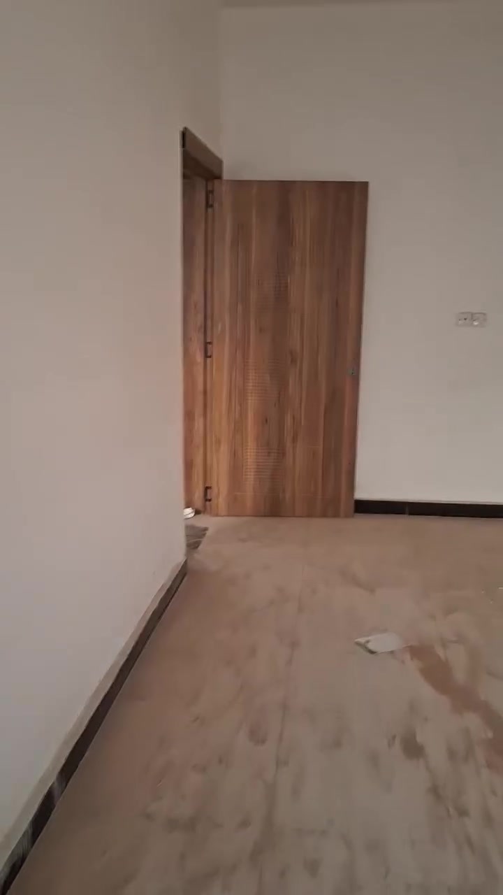 دار للإيجار 🏠
مجمع أبو تراب السكني – ملحق الثانية
طابق واحد مساحة ٢٠٠ م²غرفتين + صالة + مطبخ + استقبال
طرمة كبيرة شارع كامل تبليط
الإيجار: ٣٥٠ ألف كل شهر بشهره 
ملاحظه/مطلوب شهر واحد تأمين من المستأجر في حال اخلى البيت والبيت ليس فيه اضرار يرجع له المبلغ كامل
