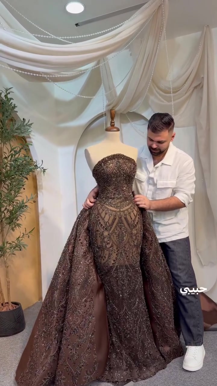 ومعاك الكهوه حلوه بغير سكر 🤎🤎

#model #explore #lifestyle #christmas #iraq

نص مكتوب في الصور:
- عشر دوخات دايخ بيك