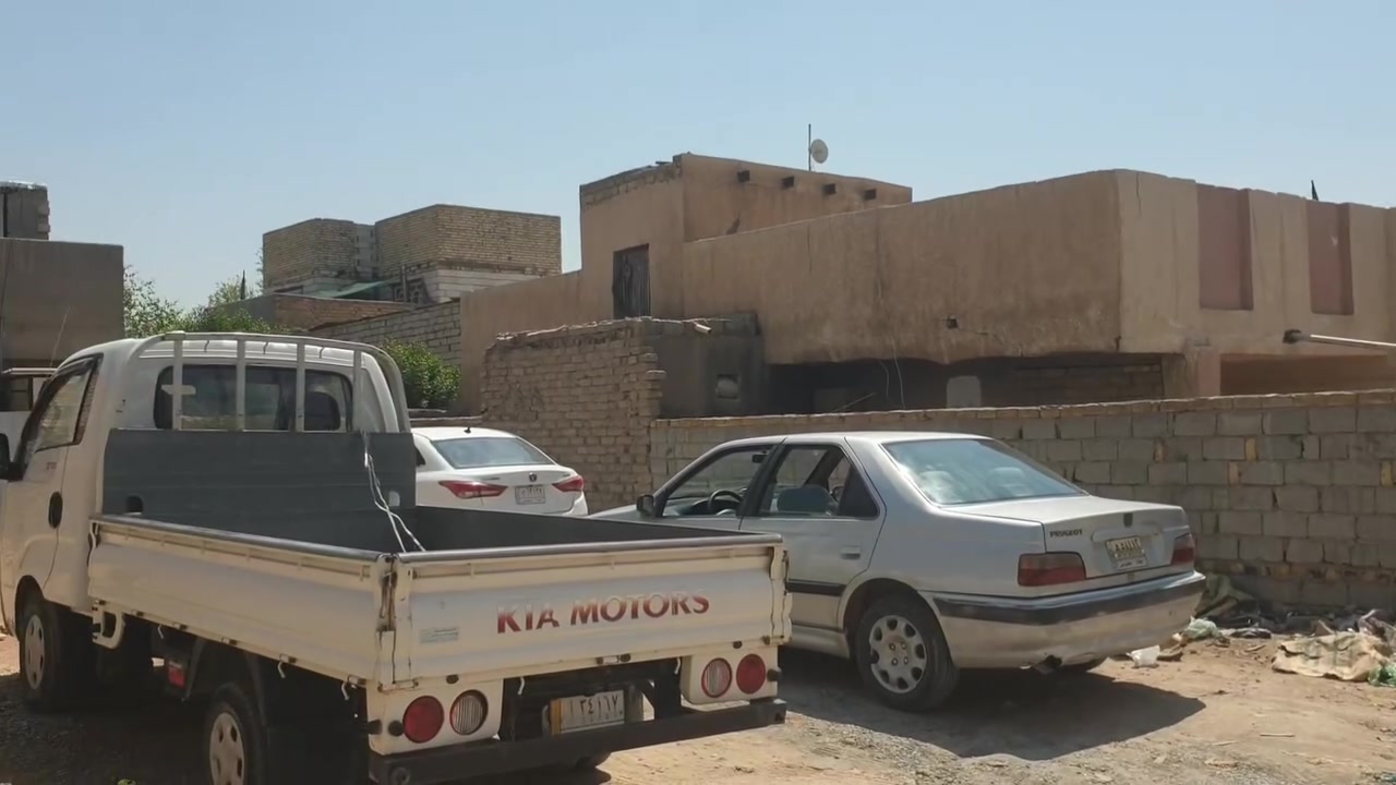 السلام عليكم للبيع قطعة أرض زراعية  مساحتها ٢٠٠ متر .طابو زراعي سند٢٥ تحويل مباشر بأسم المشتري. بأسم شخص واحد. 
كافة الخدمات يمه  كولشي متوفر يمك تبليط مي كهرباء 

واجهيته ١٠ متر نزال ٢٠ متر .
الموقع طهمازيه /مقابل المستوصف الصحي 
للأستفسار ***********
