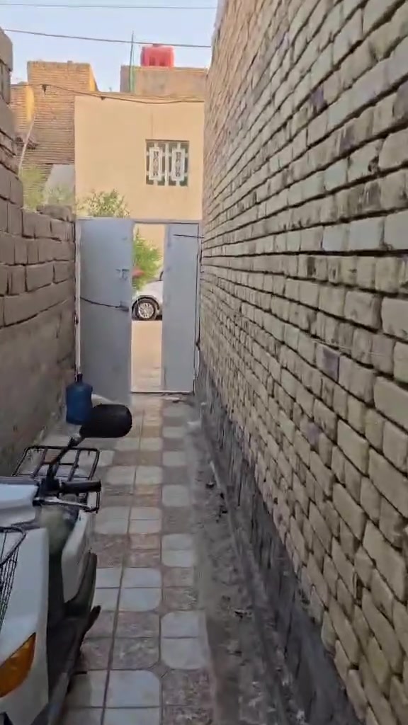 يوجد لدينا دار سكن للبيع ١٠٠م خلفي طابق واحد عگاده شارع ٣٠جه مدينة الصدر السعر ٦٢مليون للاستفسار الاتصال على الرقم ***********
