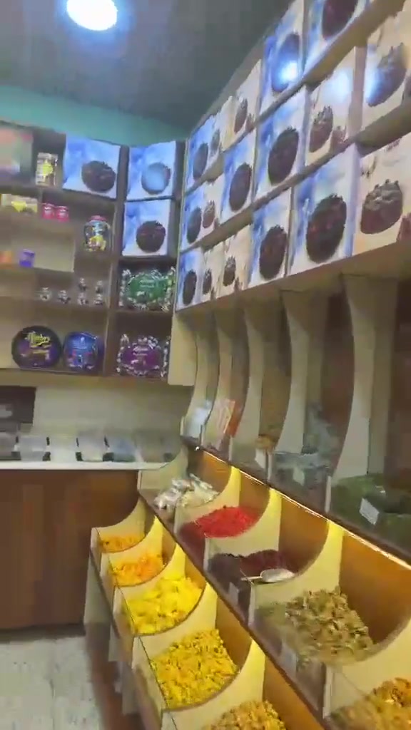 ديكور رفوف مال كرزات البيع كامل
العنوان حله / ***********
