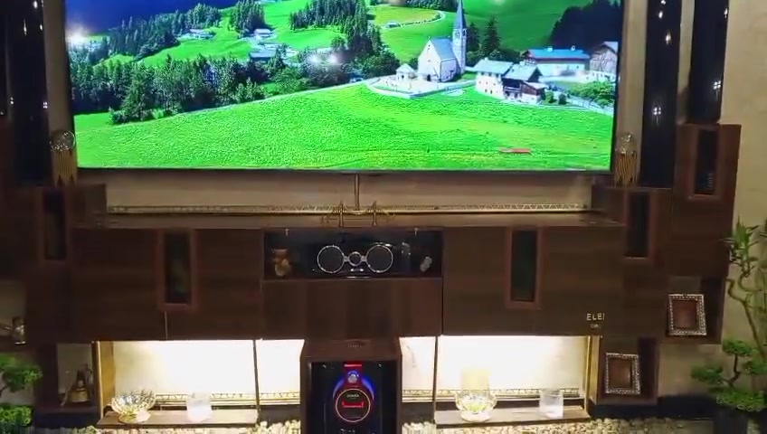 شاشه LG الوكاله حصرا حجم ٨٦ فول مواصفات استخدام شهرين مع الكارتون وسيستم صوت ٦ قطع ٥ سماعات مع السبوفر للتواصل *********** مكلف بالنشر
