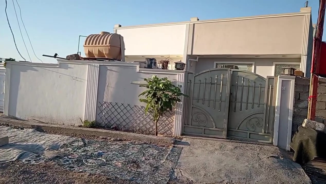 🏠 أرض مع مشتملات للبيع – جاهزة للسكن
السلام عليكم ورحمة الله وبركاته

تتوفر قطعة أرض بمساحة 

400متر مربع، تحتوي على صحن ومشتملين، وكل مشتمل بمساحة 200 متر مربع، طابق واحد، ومصمم بشكل مناسب للسكن.

📍 الموقع: منطقة سويب قرب الشرطة الخامسة، خلف مضيف الشيخ ابو الياس العامري 

🔹 تفاصيل كل مشتمل:

🛏️ غرفتا نوم

🛋️ صالة

🍳 مطبخ

🚿 3 حمامات

🌿 3 مناور

💧 ماء

⚡ كهرباء

🚽 مجاري

🔌 خط مولدة

✅ جميع الخدمات متوفرة
✅ المشتملات جاهزة للسكن

📞 للاستفسار والتفاصيل: ***********
