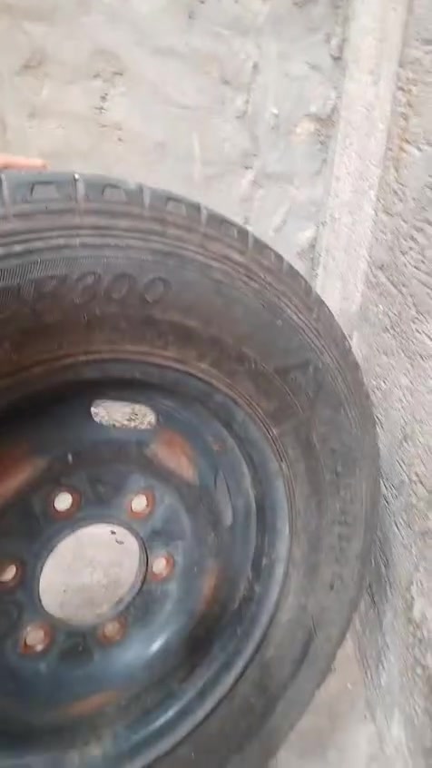 تاير امامي ١٤ • تاير خلفي ١٢ • حمل ٢٧٠٠
