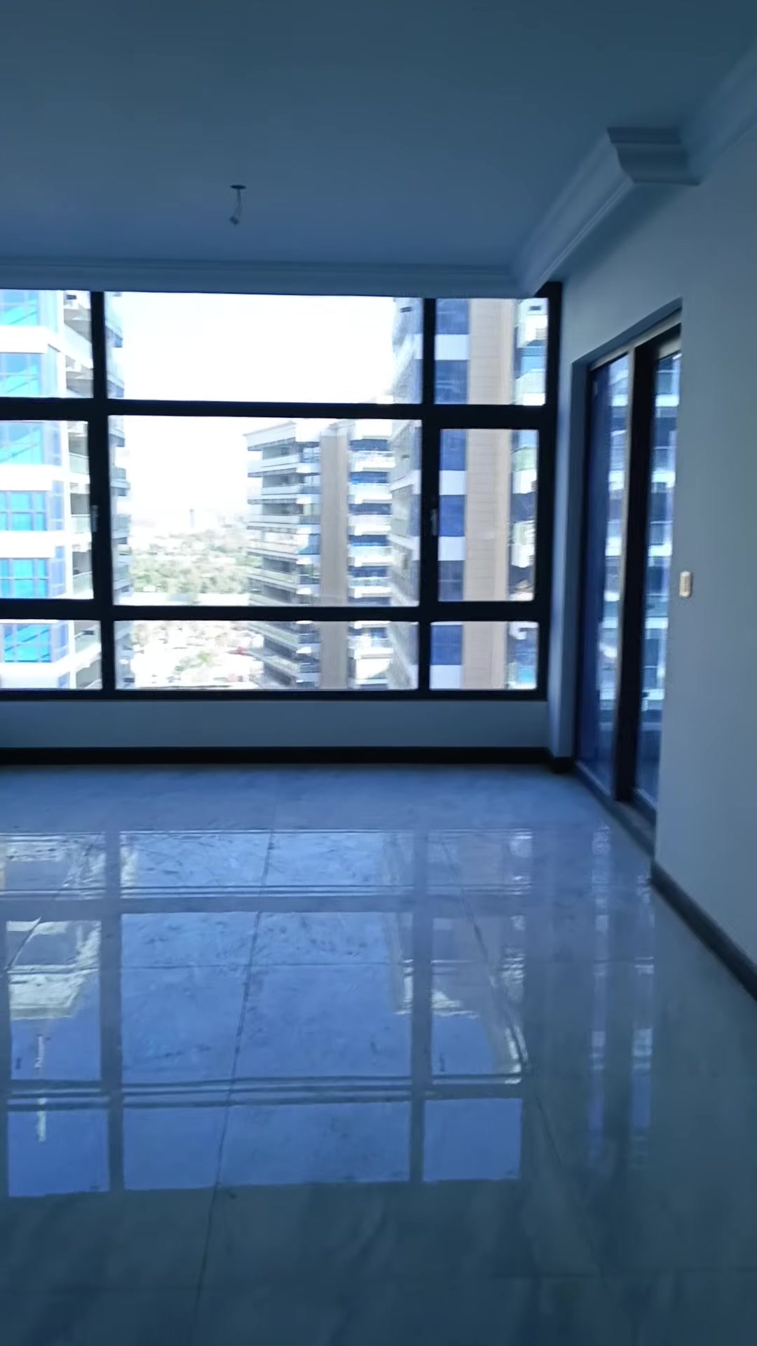 🏢 شقة للايجار في مجمع بوابة العراق 🏢

📍 الموقع: عمارة 47 – الطابق 15
📐 المساحة: 198 متر

✨ المواصفات:
 • 3 غرف نوم (إحداها ماستر سويت)
 • صالة واسعة
 • مطبخ
 • حمام

💰 الإيجار الشهري: 1,800,000 دينار عراقي

اذا عندك عقار تحب تعرضه للبيع او الايجار اتواصل ويانه
تفاصيل اكثر : ***********
