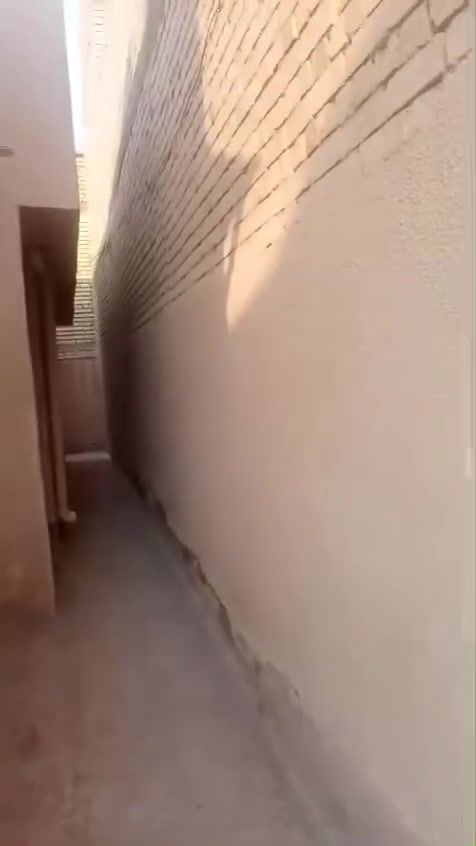 بيت ايجار مساحتة (175) متر يحتوي(استقبال/مطباخ/غرفتين نوم/خدمات/كراج)مدخلين بيت جديدسعرة(500)الف موقع الغرير نزاله العيادة قرب اسوق روكي (‭***********‬) اومرجعت مكتب مكتب الحاج أبوخالد الكلابي للعقار@الجميع

نص مكتوب في الصور:
- للايجار