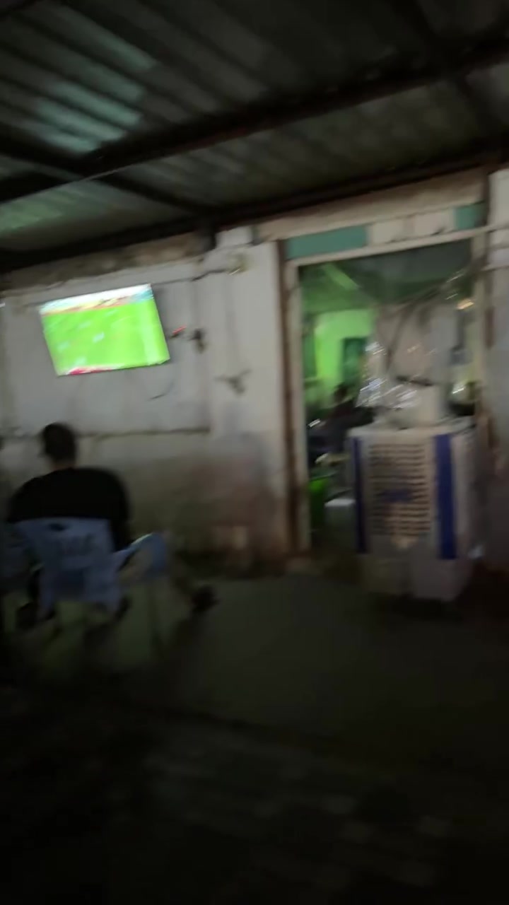 السلام عليكم 
كوفي للبيع في الناصريه حي الشهداء قرب البانزين خانه 
الكوفي جاهز من كلشي وايجارها ٣٥٠ 
***********
