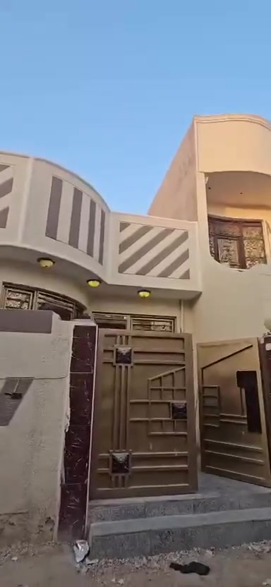 بيت للبيع ١٠٠ متر طابق ونص بناء مرتب جداً العنوان البوبيات عامود ١١٤ فرع سجاد الصباغ السعر ١٠٧ وبي مجال بسيط ان شاء الله للتواصل المراسله عبر الخاص او الاتصال ***********
