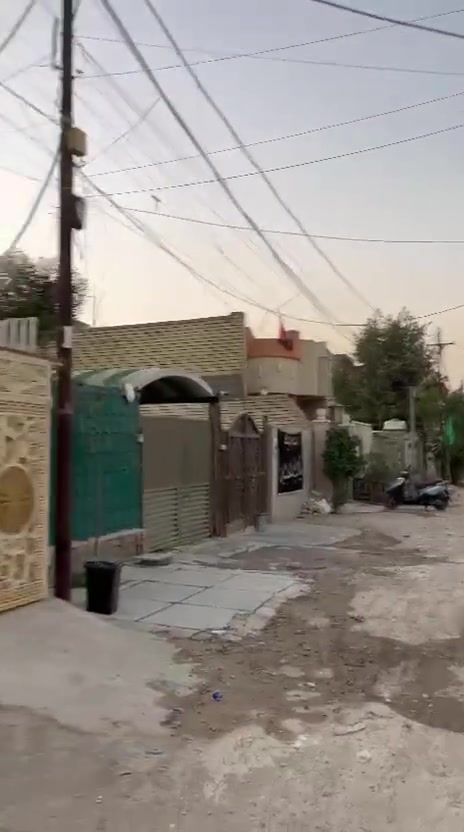 دار للبيع في منطقة الرئاسة شارع عشرين بفرع خدمات حمودي مساحة الدار ٧٢ متر بسعر مناسب بيع مستعجل بيت جاهز سيراميك وكهربائيات بيت جديد جيب غراضك وكعد الرقم بيه وتساب ***********
