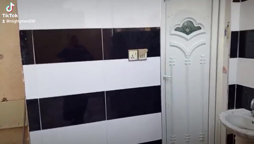 دار للبيع 200م مطلوب مبادره 80 طابق 1 الشهداء شارع الاطلال قرب روضة البسمه التواصل ***********
