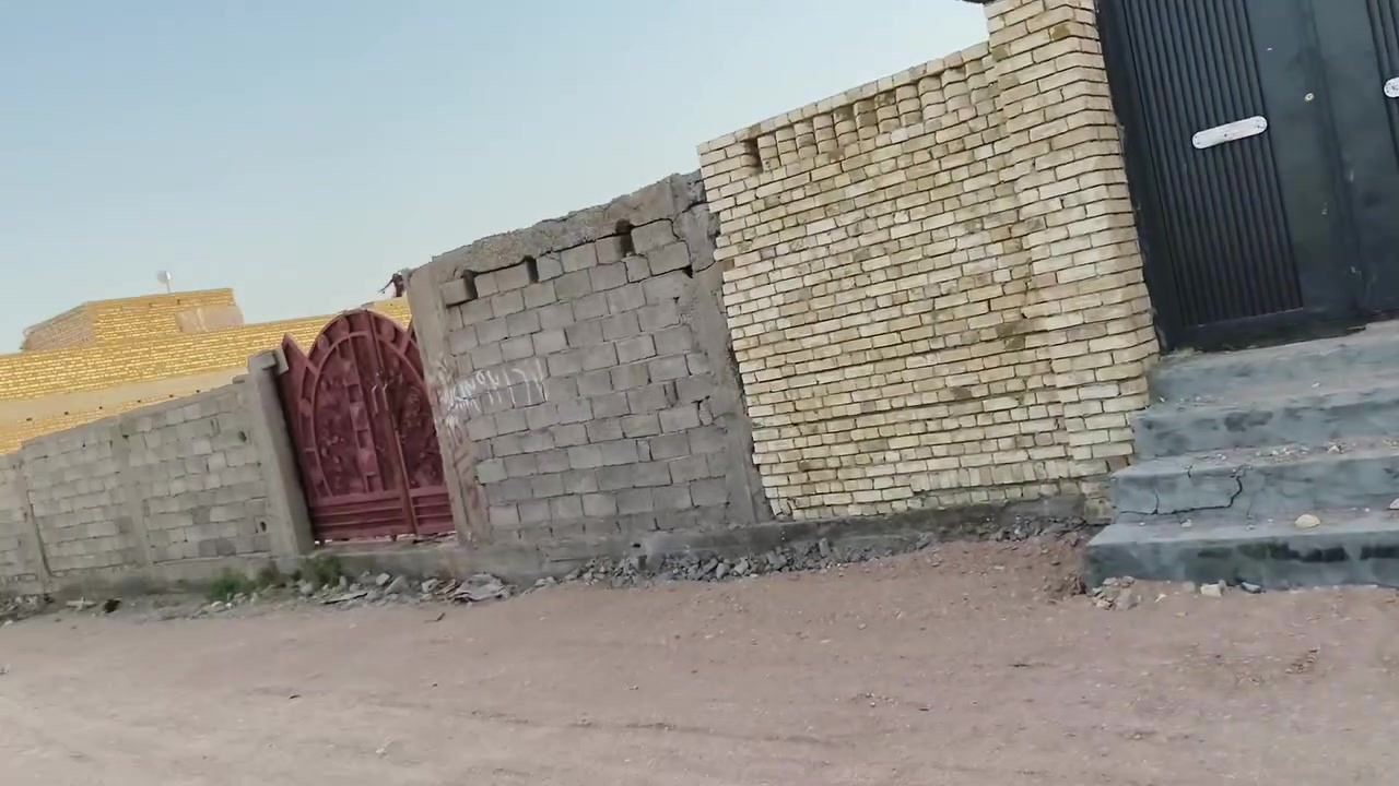 سلام عليكم هيكل للبيع زراعي 250م  حي التجار قرب شارع برشلونه لستفسار ***********
