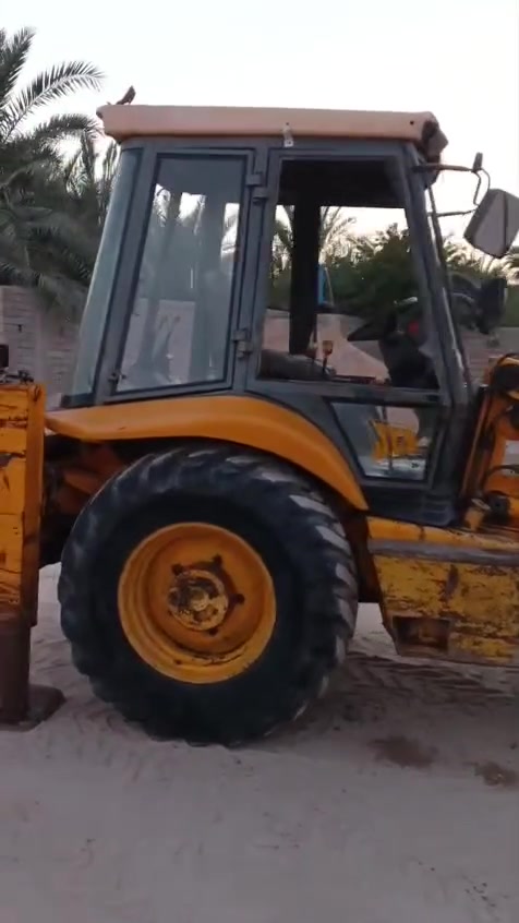 حفاره للبيع جاهزه للعمل مابيها اي نقص ما عده بس كم جامعه كير ومحرك  وبريك شرط وحركات فول  ومناسبه 75ورقه وهاذا رقم ***********
