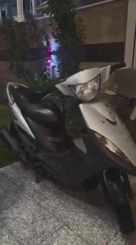 سلام عليكم
ماكس عدله حلوه نضيفه ما بيها شي 
كلها بلاديه ما بيها اي نقص بس يرادله ترتيب اكلوبات هاي الخفايف او بس الكابريتر او الصلنصه تجار بس 
بس الدراجه حلوه مكينتها ناعمه اتخبل 
او بيها شعله او معدل 
مكان بياع 
سعرها 650 او بيها مجال 
هاذه رقمي خابرني او بيك خير او تدلل 
***********
