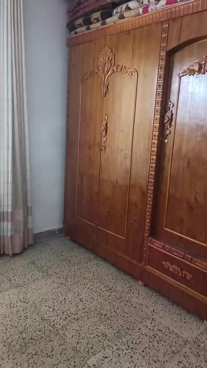 سلام وعليكم غرفه نوم نضيفه للبيع السعر 750مكان موصل للستفسار ***********
