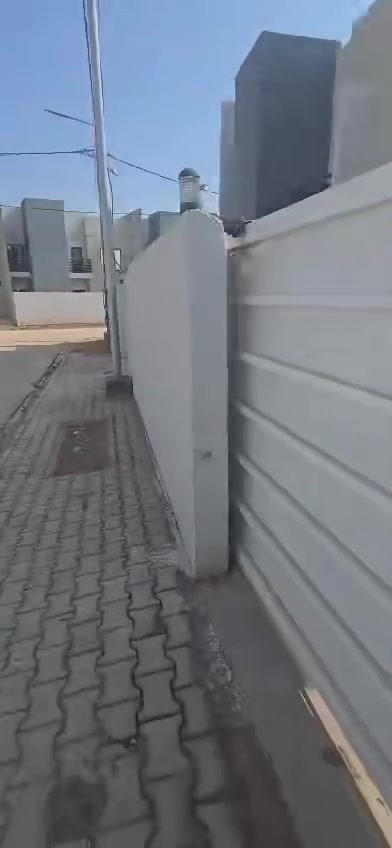 بيت بمجمع طيبه السكني للبيع ماخذي بنظام الدفعات موصلين للشركة ٧٢ مليون وباقي عليه ٩٢ وتطلوعه دافعين ٣٠
مساحة البيت ١٥٣ ثاني دار علركن بلوك ٢٧ دار ٢٢
طابق واحد غرفتين واستقبال ومطبخ وثنين حمامات وحديقه وكراج
للاستفسار الاتصال علرقم ***********
