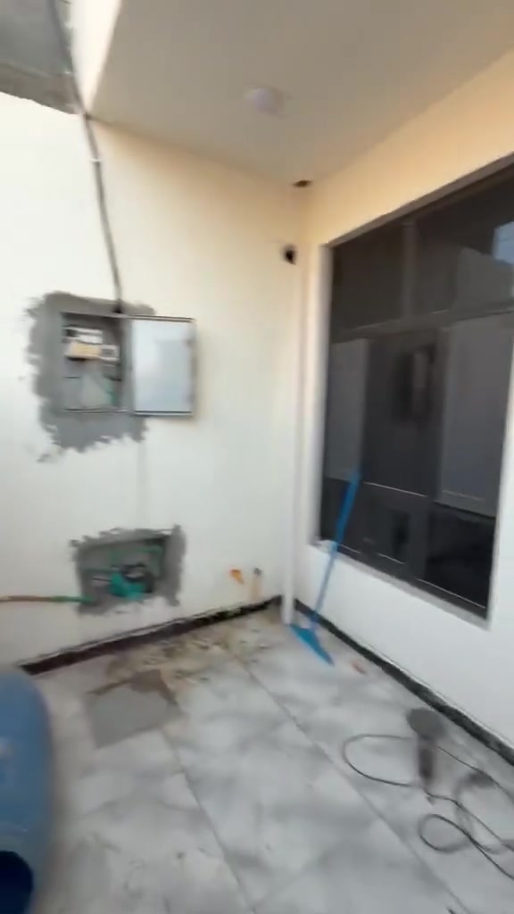 بيت للايجار -المكاسب يحتوي على صاله ومطبخ وغرفة نوم وصحيات البيت كلش نضيف ومكانه قريب على سيطره المكاسب (شارع الزعيم) الايجار 400 قفل للاستفسار *********** يوجد واتساب
