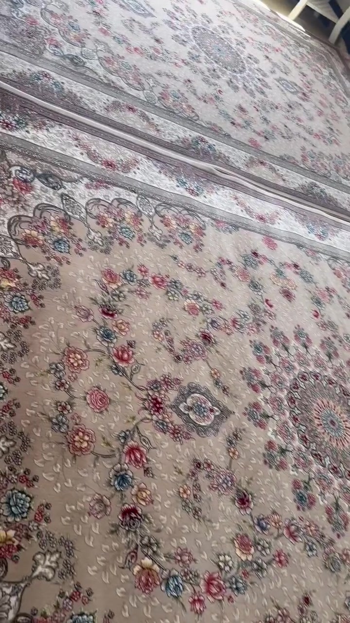 فرش ايراني • ٧٠٠ شانه • مشتراة قبل شهر