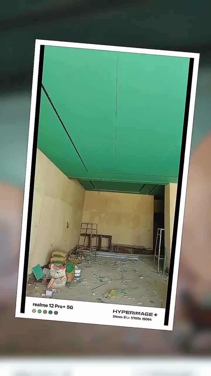 جمالية عصرية: يُضفي لمسة ديكور راقية مع إمكانية دمج إضاءات مخفية وشاشات.
​مرونة وسهولة تشكيل: يُنفَّذ بتصاميم وأشكال هندسية متنوعة تناسب كل الأذواق.
​خفيف الوزن وسريع التركيب: لا يمثل حِملاً إضافياً على المبنى، ويُنجَز بوقت قياسي.
​مقاومة العوامل الجوية: تتوفر منه أنواع مقاومة للرطوبة والحرارة والحريق.
​إخفاء العيوب: يغطي التوصيلات الكهربائية، الأنابيب، وتشققات الأسقف بكفاءة.
​عزل ممتاز: يساعد في تقليل الضوضاء والحرارة بين الغرف.

تواصل على هاد رقم  او واتساب 

       ***********
