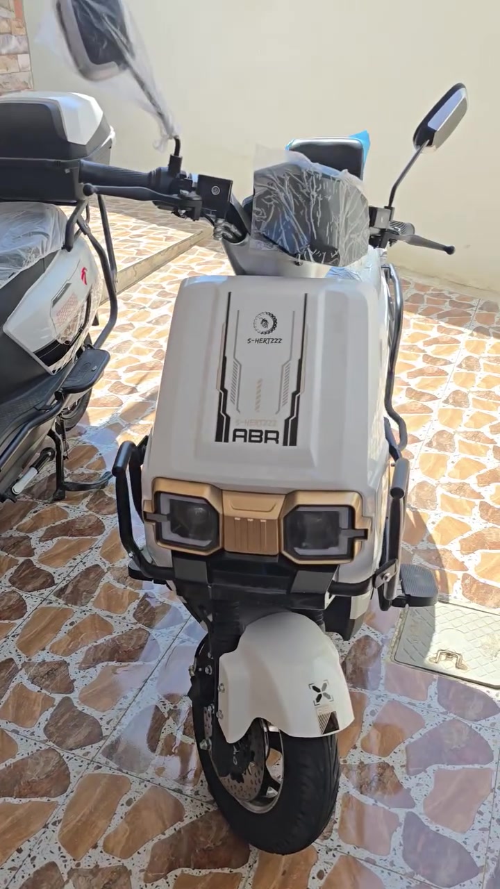 جديد جديد بالكارتون هسه طلع من جمعيه ABR  هاوجي . 
6 باتري مالته الاصليه 
فول فول مواصفات  يشتغل ع كرت  سرعته تعبر 130 مخلص ع الاخر وسعري جوه سوك فقط 900 الف بكل العراق متلاكي هيج سعر
والثاني هيوشه مدرع هم بالكارتون سعره بدون باتريات ب٦٨٠ هوه وباتريات ب ٩٤٠ 
للاستفسار 
(***********) موجود في هيت توصيل داخل الانبار فقط 
وليريد يسحب مواطير من جمعيه يراسلني 
وشعندك هيوشه مستعمل شحن راسلني
