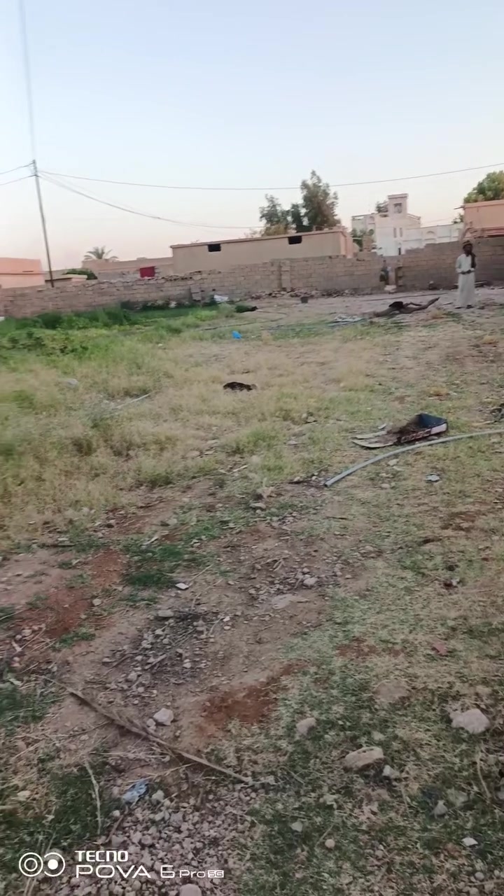 بيت معروض للبيع
 مساحة الارض1600م 
العنوان قرب مشروع ماء سويحل 
السعر 35مليون بي مجال بسيط 
للاستفسار ***********
