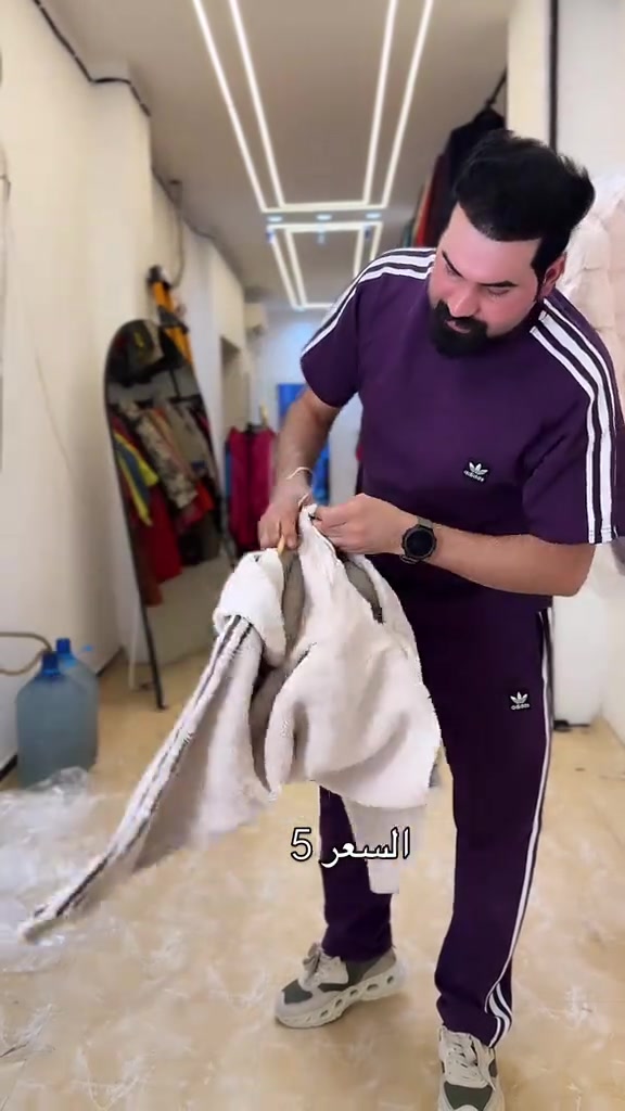 

نص مكتوب في الصور:
- السعر 5