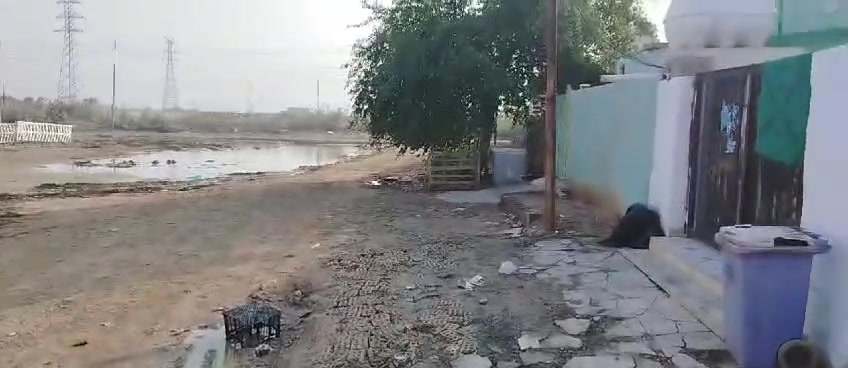 السلام عليكم بيت للبيع ١٦٠ متر كافه الخدمات موقعه كلش حلو يبعد عن الشارع العام ١٥٠ متر سعر ٢٨ وبي مجال تقاطع النهروان استفسار ***********
