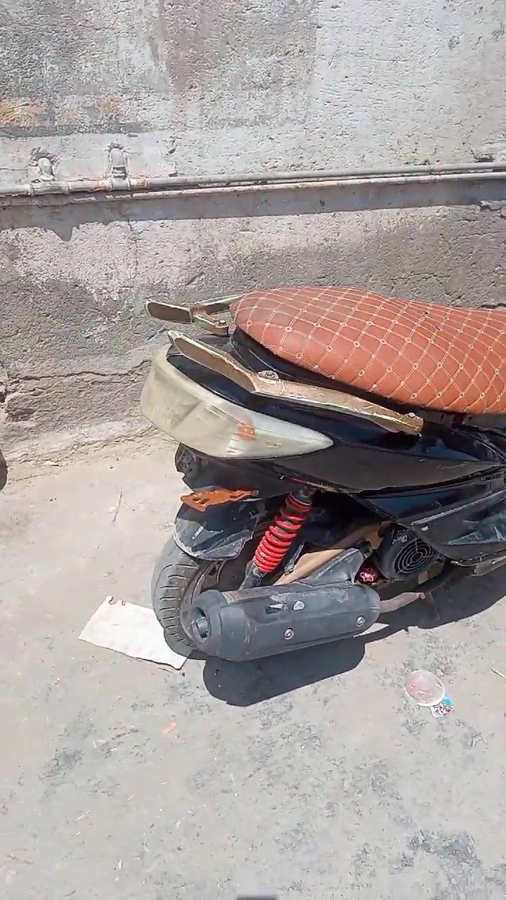 السلام عليكم كلشي موضح بلفيديو دراجه كامله كلشي شغال  مكينه مفتوحه نقص بنز كلج خلفي سعره10 سعر 650 وبيه مجال او مراوس حسب القناعه مكاني سوق الشيوخ ***********